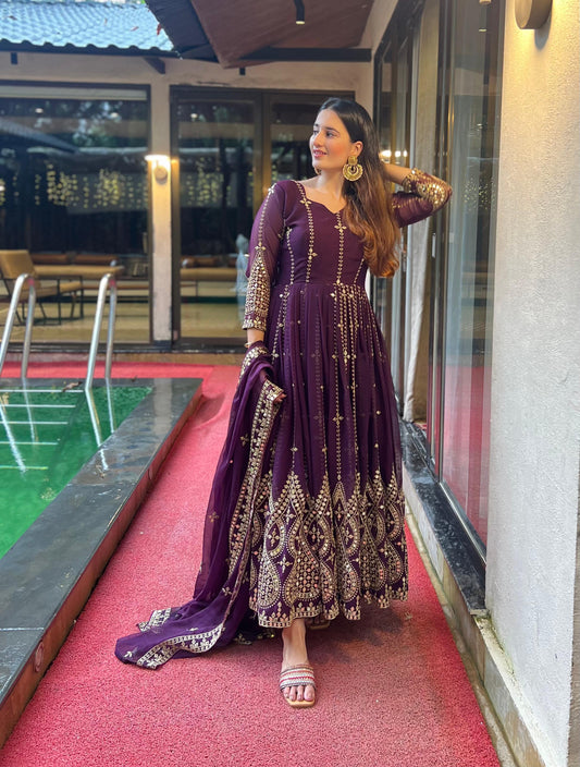 💕 *Presenting New Đěsigner Anarkali Suit In New Fancy Style*👌💕