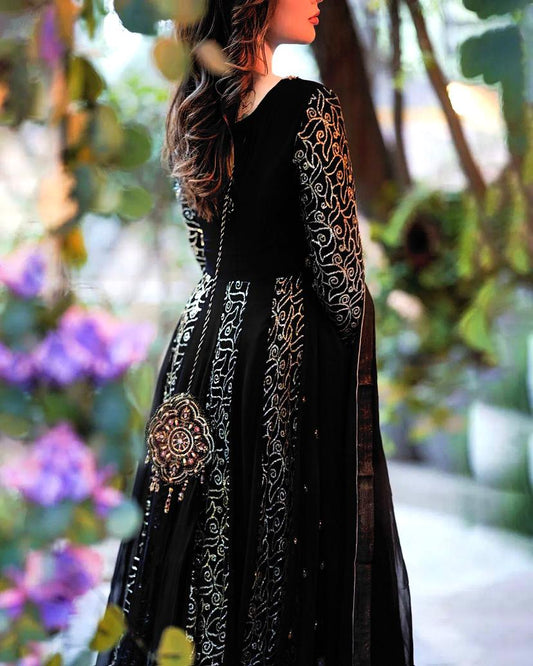 *❤️💐 PRESENTING NEW DESIGNER 2 PIS GOWN IN GOOD QUALITY GEORGETTE FABRIC & WITH BEAUTIFUL SEQUINS EMBROIDERY WORK💐❤️*