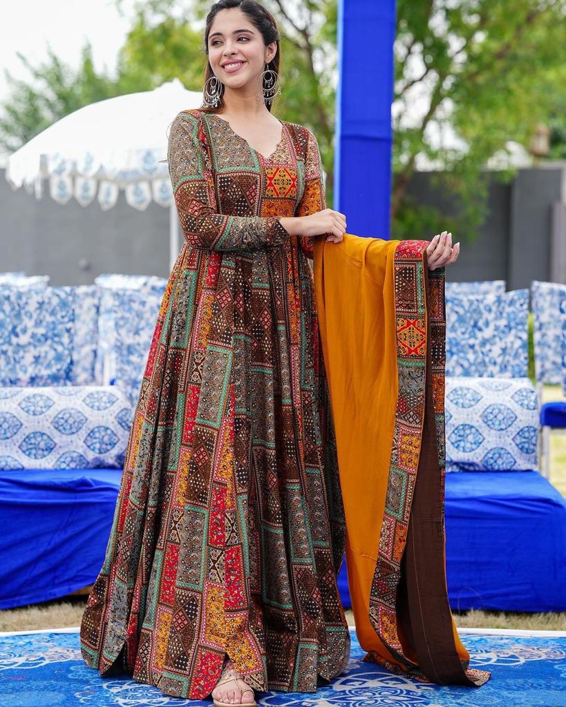 launching New 💃🏻 Multipal Colorfull 😘😘Maxy gown with dupatta 👠*