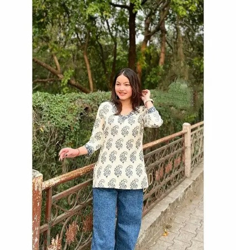 Women Trending Rayon Printed Short Kurta