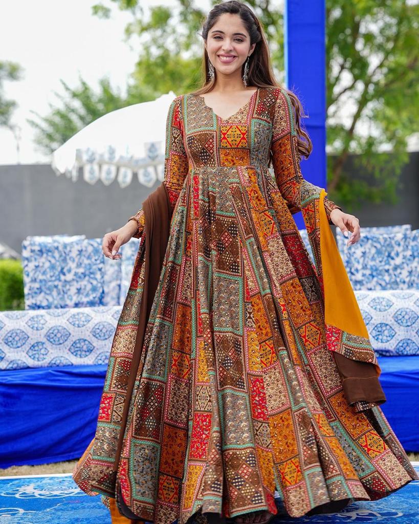 launching New 💃🏻 Multipal Colorfull 😘😘Maxy gown with dupatta 👠*