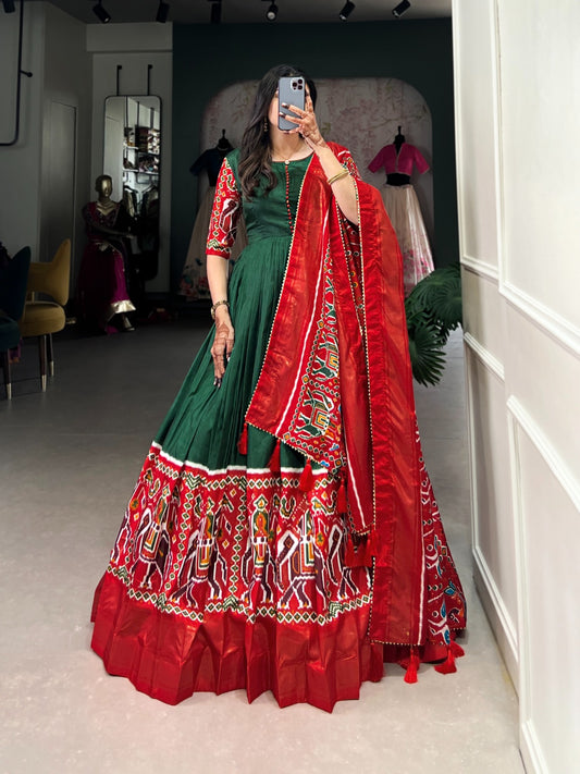Flaunt your style in our stunning range of traditional gown🍁.