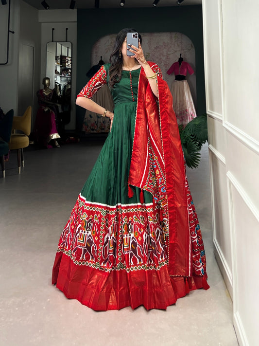 Flaunt your style in our stunning range of traditional gown🍁.