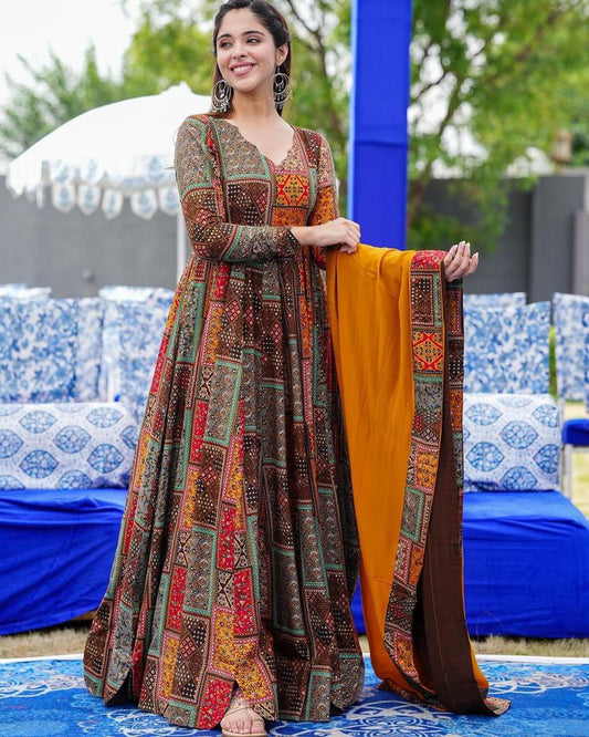 launching New 💃🏻 Multipal Colorfull 😘😘Maxy gown with dupatta 👠*