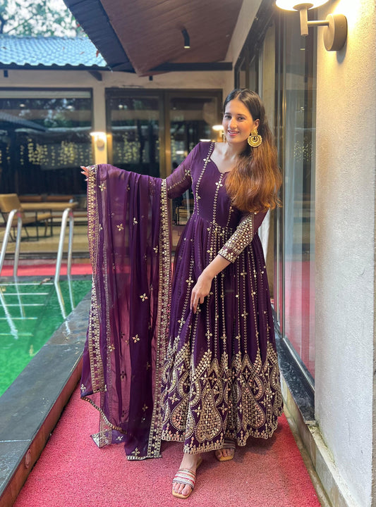 💕 *Presenting New Đěsigner Anarkali Suit In New Fancy Style*👌💕